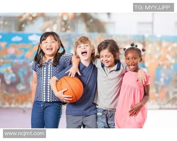 阳光灿烂的足球明星们用笑容传递快乐与激情